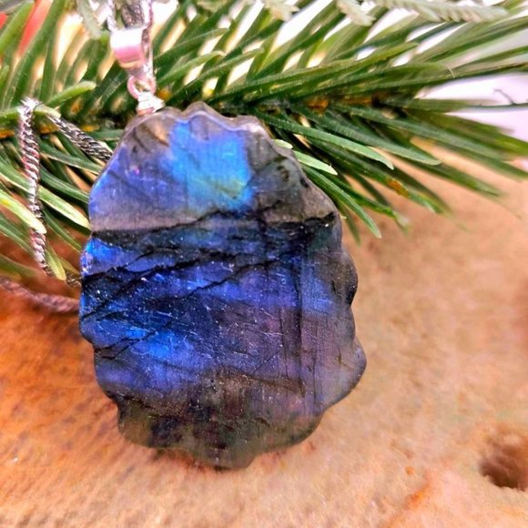 Beautiful Nature Labradorite Nine Tails Fox Cherry Blossom Pendant Necklace - Picture 3 of 10